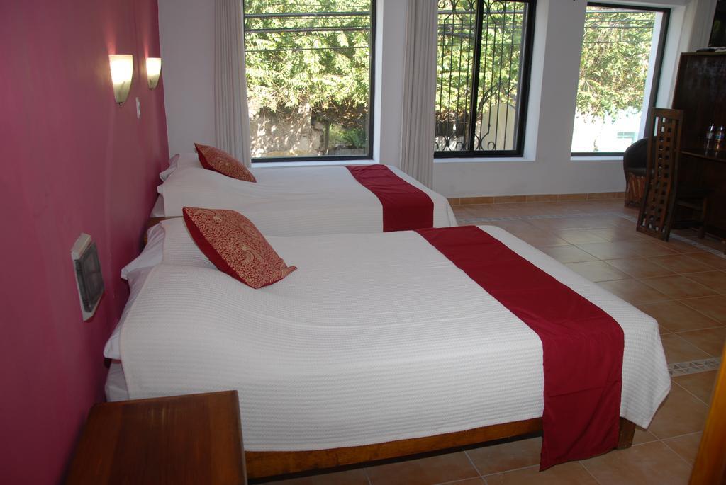Hotel Aries Y Libra Mérida Zimmer foto